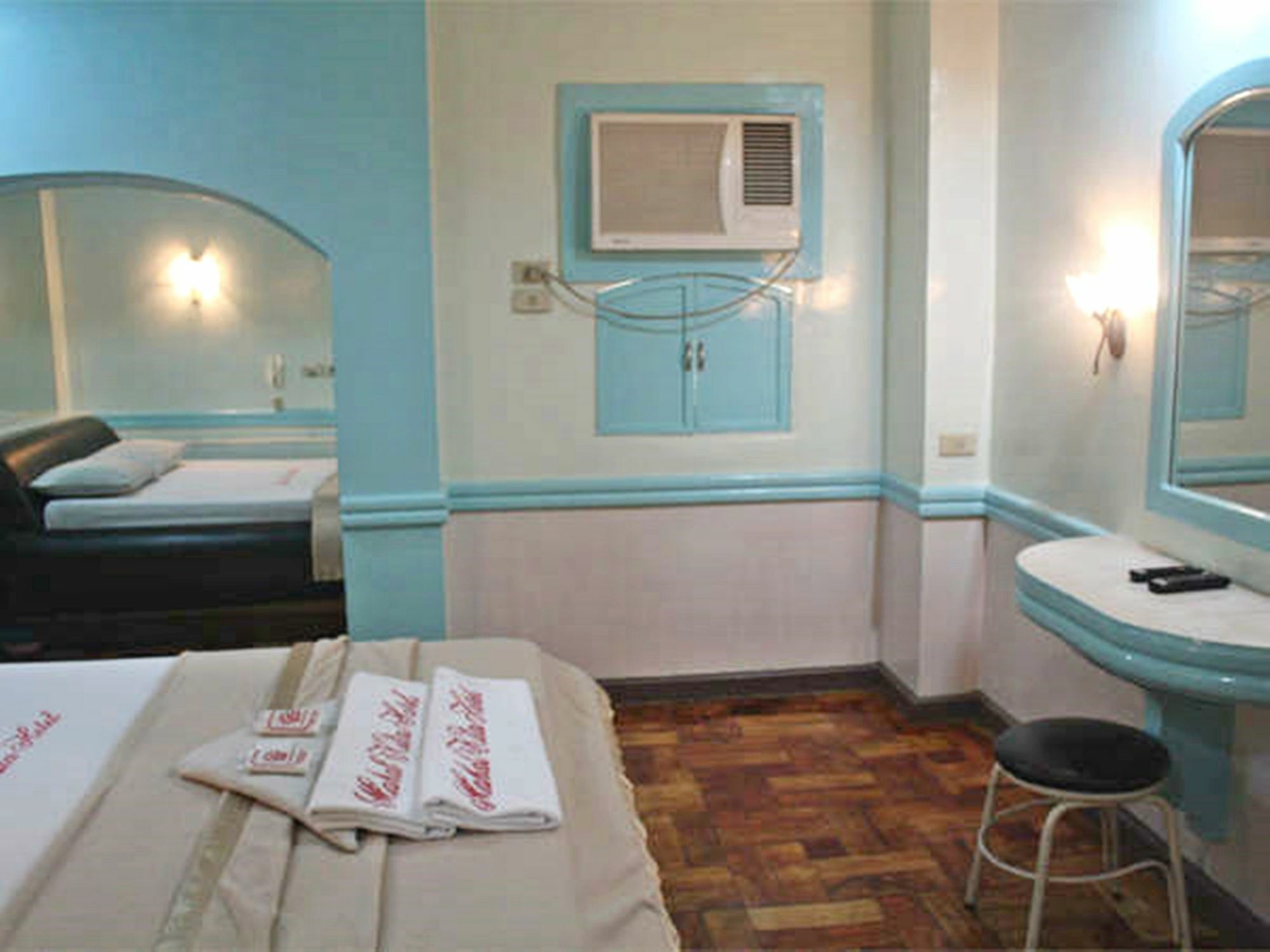 Mahal Kita Drive Inn Pasay Exterior photo